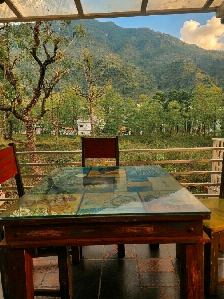 Dining table with mountain view from the terrace